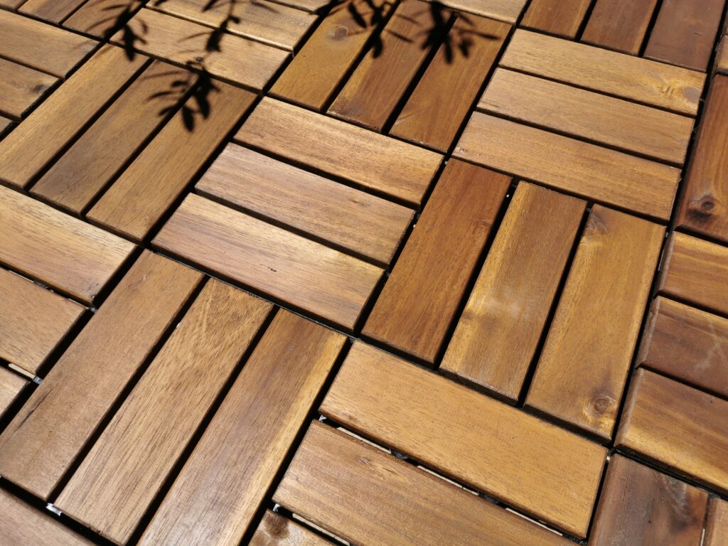 IKEAにも売ってるウッドデッキパネルってどうなの?類似品をノーメンテで使ってみた感想