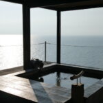 【海のほてる いさば】旅番組に登場する西伊豆の海に浮かぶ露天風呂が大絶景の宿の口コミ｜子ども連れ旅行記